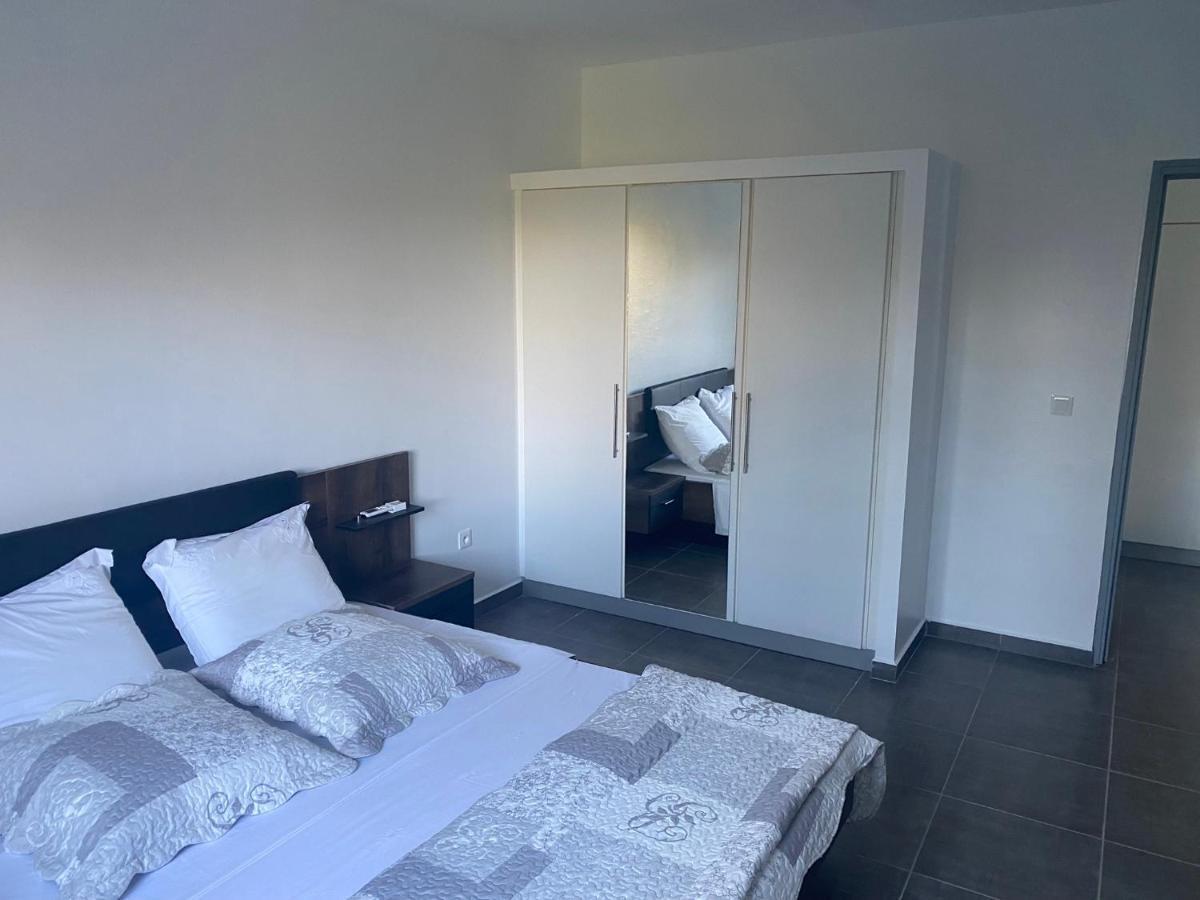 Le Domaine De Kazo Kilou Titine Apartment Ле Госие Екстериор снимка
