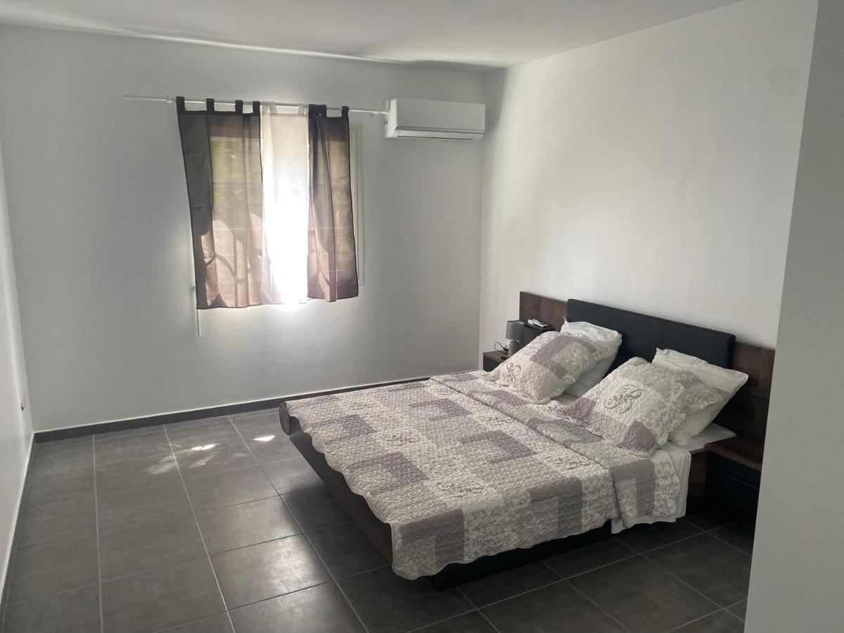 Le Domaine De Kazo Kilou Titine Apartment Ле Госие Екстериор снимка